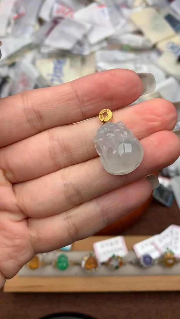 18K金镶嵌挂件翡翠—