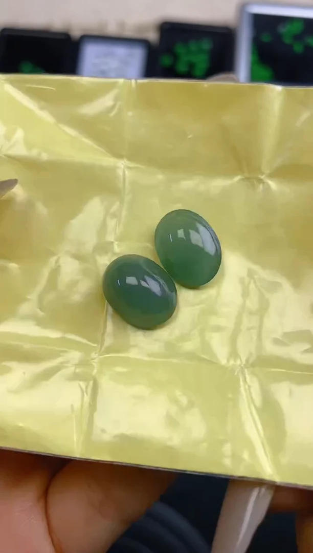 翡翠裸石天然翡翠蛋面7