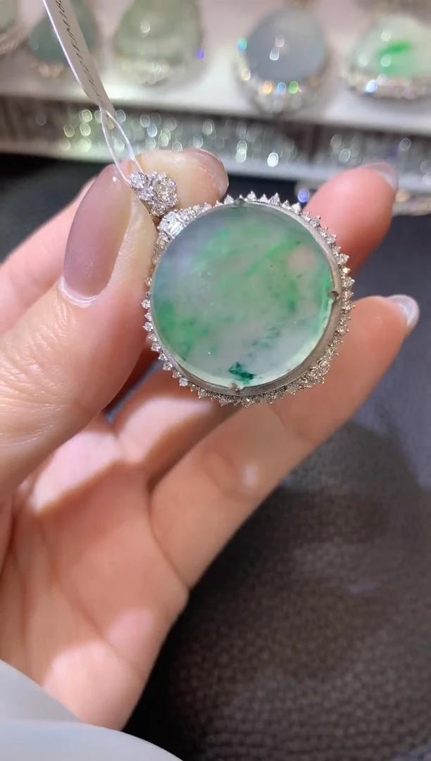 【闪购商品】翡翠吊坠(不含链)18K金镶嵌C39