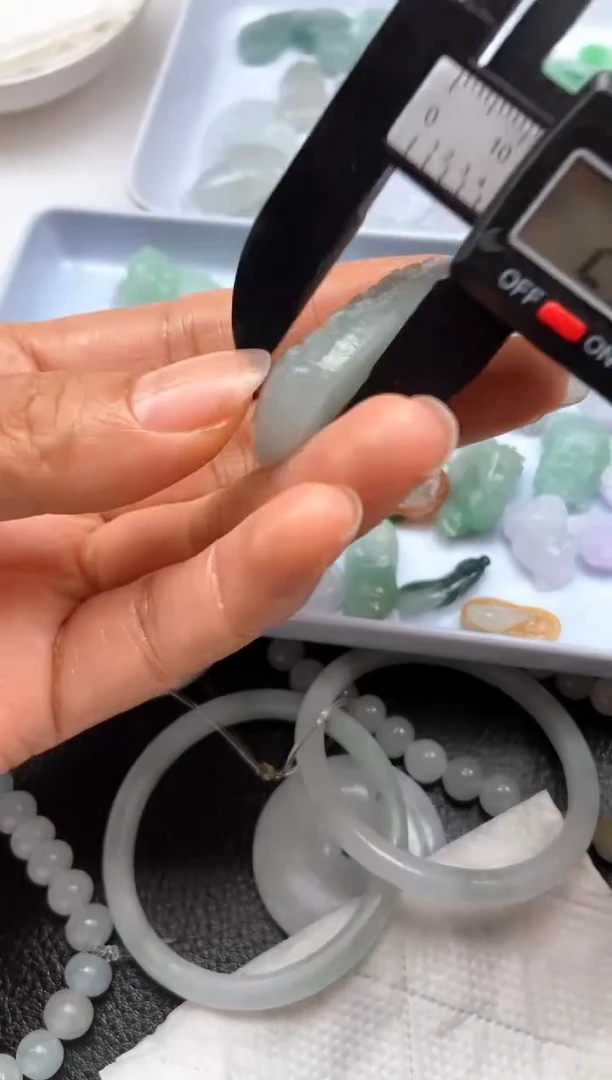 未镶嵌定制翡翠可*鱼挂饰