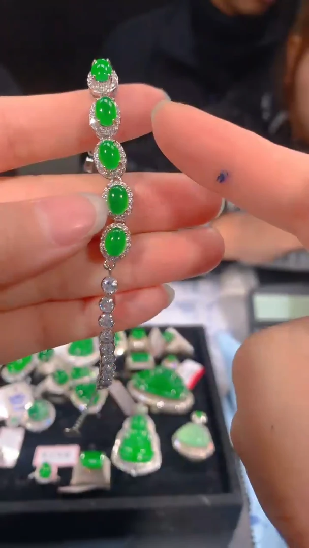 【闪购商品】定制翡翠未镶嵌66定制翡翠，多样性发货（发其一）