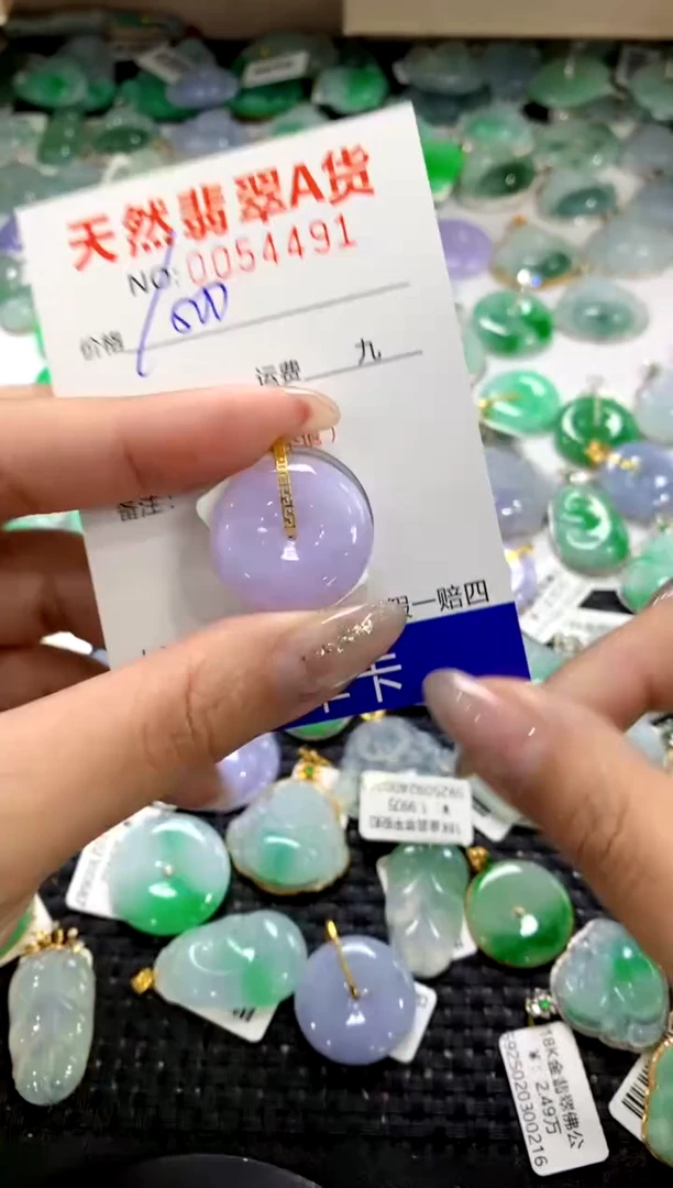 颈饰18K金镶嵌翡翠1111111111111111