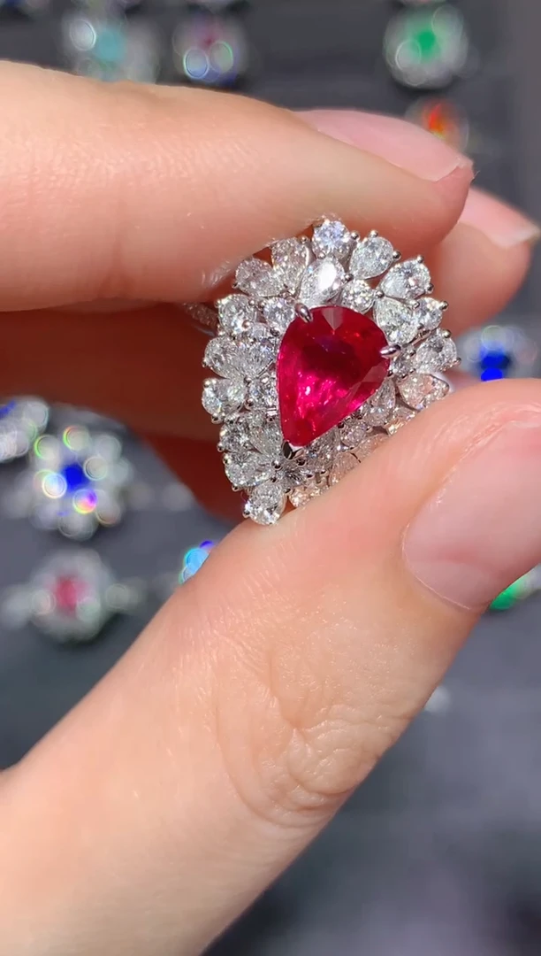 18K金镶嵌戒指红宝石2.02CT