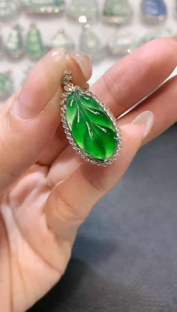 【闪购商品】翡翠吊坠(不含链)18K金镶嵌C22