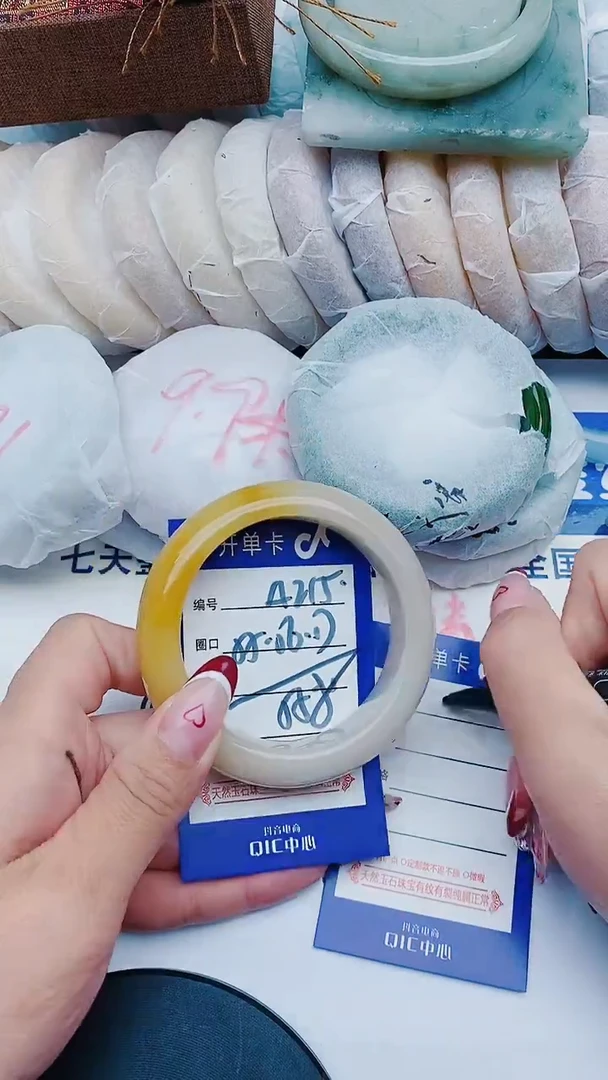 未镶嵌手镯石英质玉A215+55-56