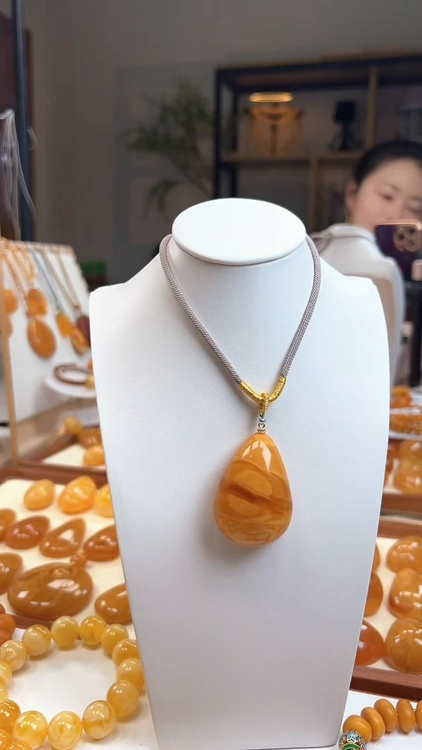 琥珀颈饰未镶嵌精品蜜蜡水滴吊坠