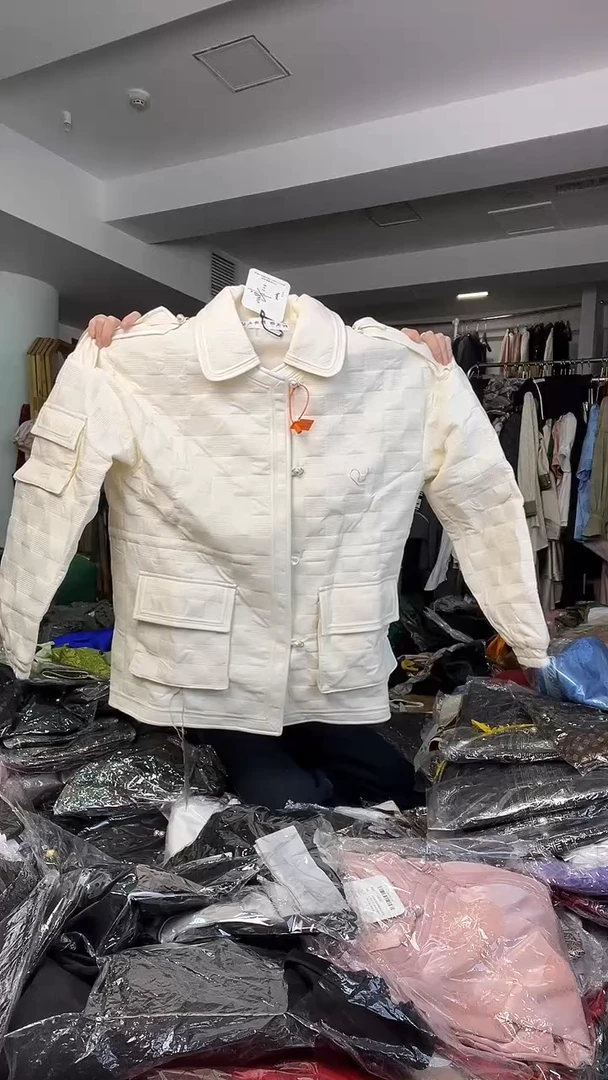 棉服     M码     135斤