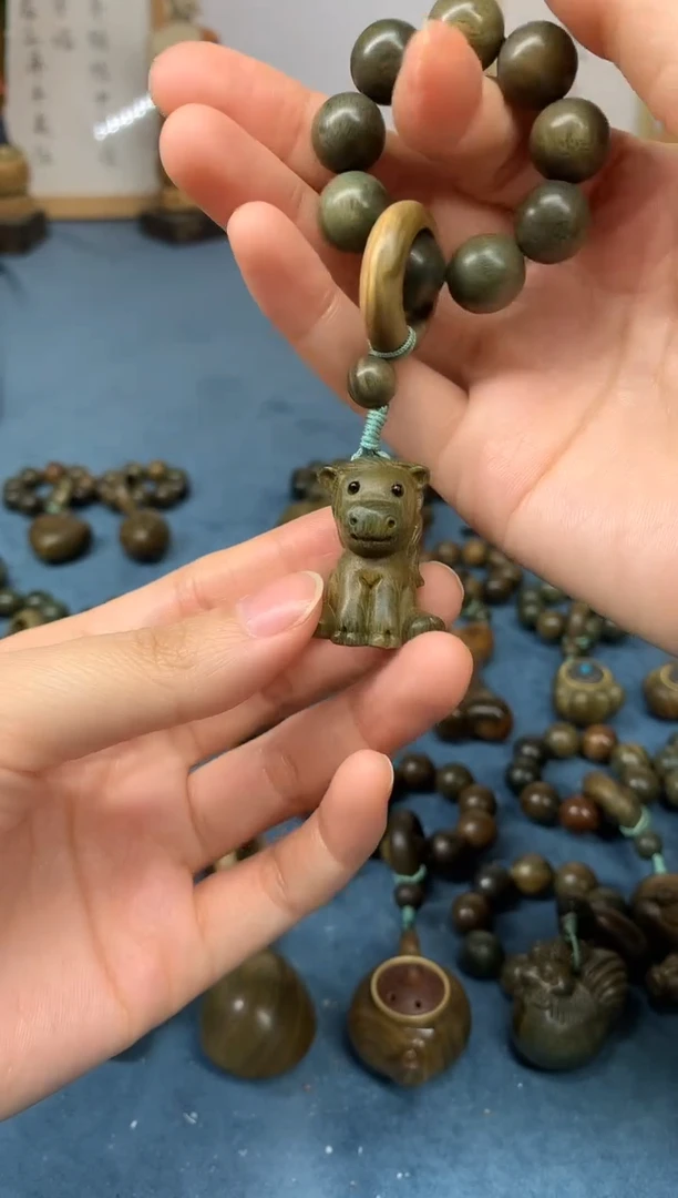 【闪购商品】维腊木（绿檀）把件小马 盘玩件