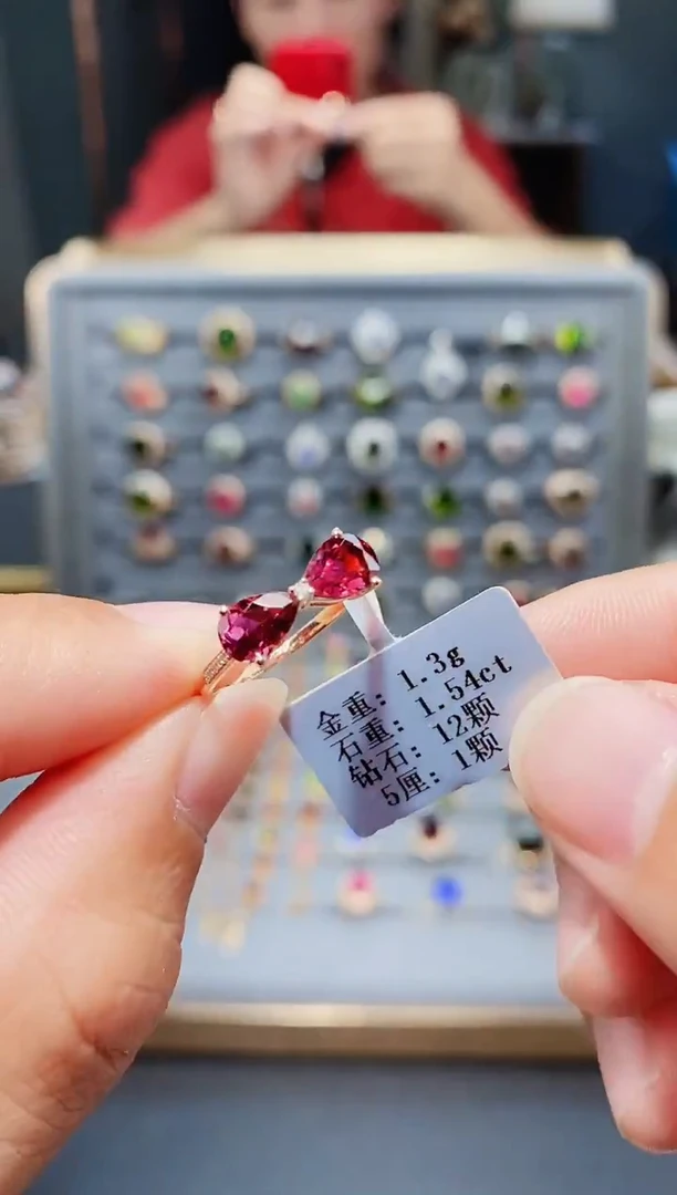 18K金镶嵌戒指碧玺1.54.