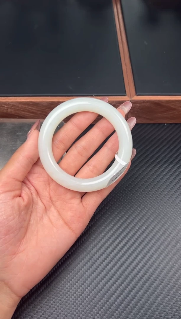 未镶嵌手镯和田玉且末微色差金山57M