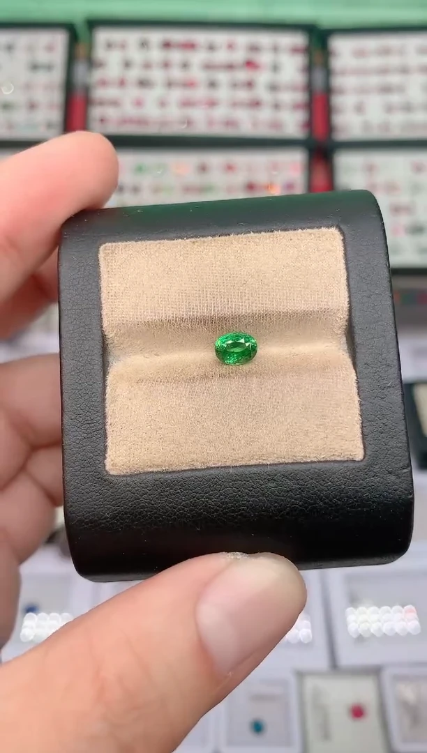 未镶嵌裸石石榴石（沙弗莱）1.02ct
