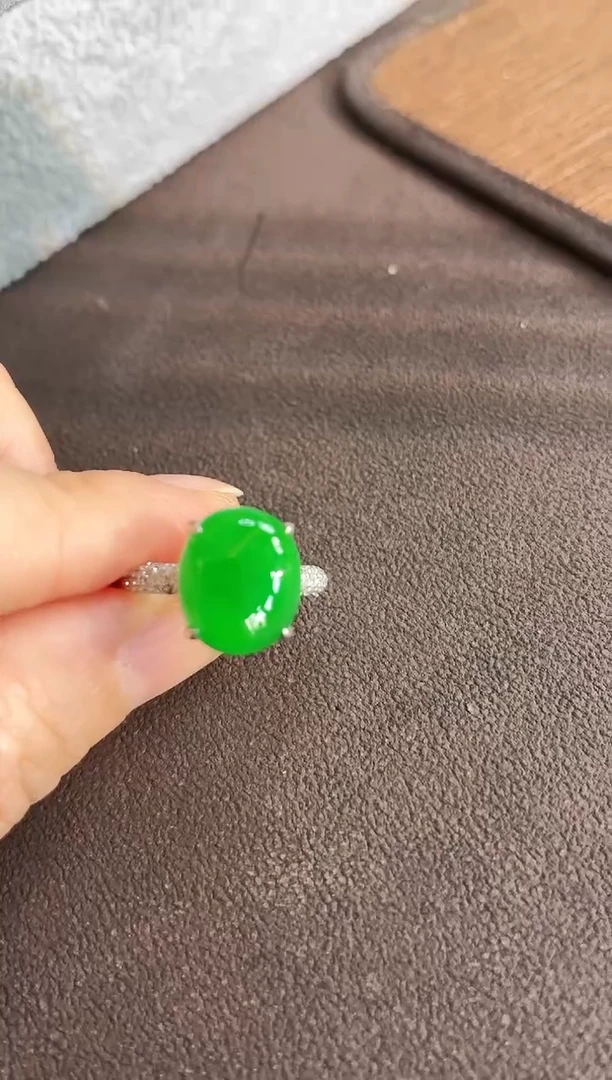 翡翠戒指18K金镶嵌戒指