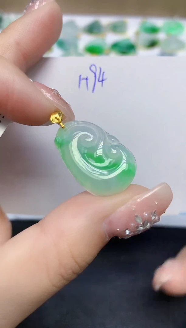 颈饰18K金镶嵌翡翠天然缅甸翡翠A货翡翠百元以上9元证书费自理