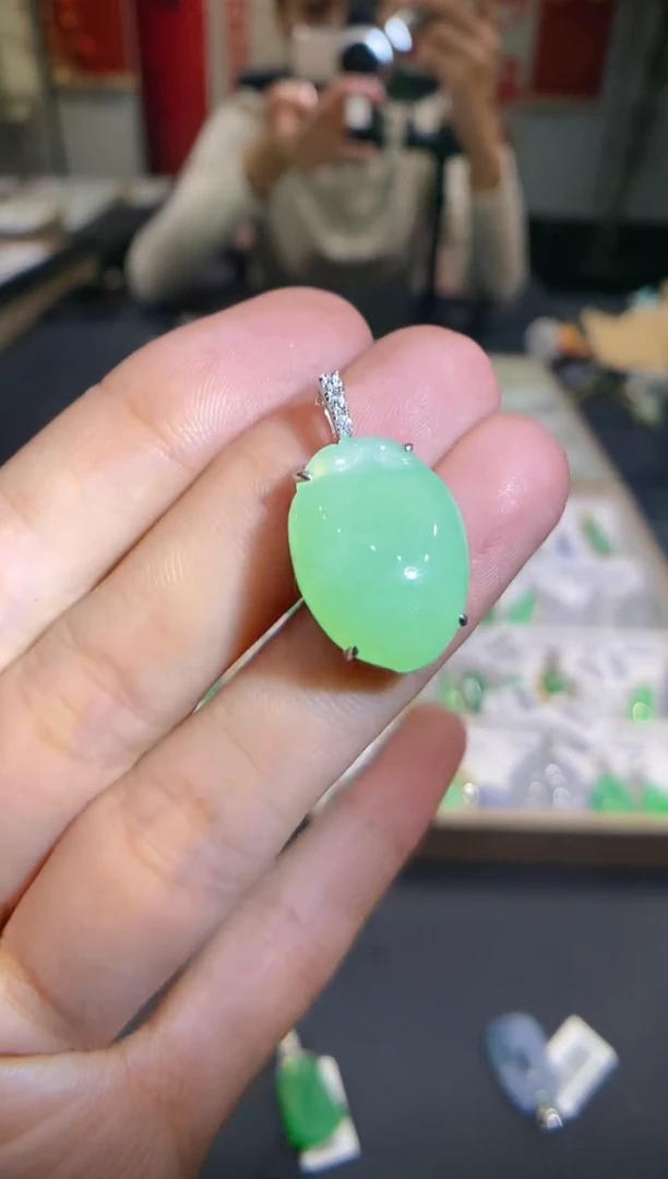 【闪购商品】翡翠吊坠(不含链)18K金镶嵌桃子