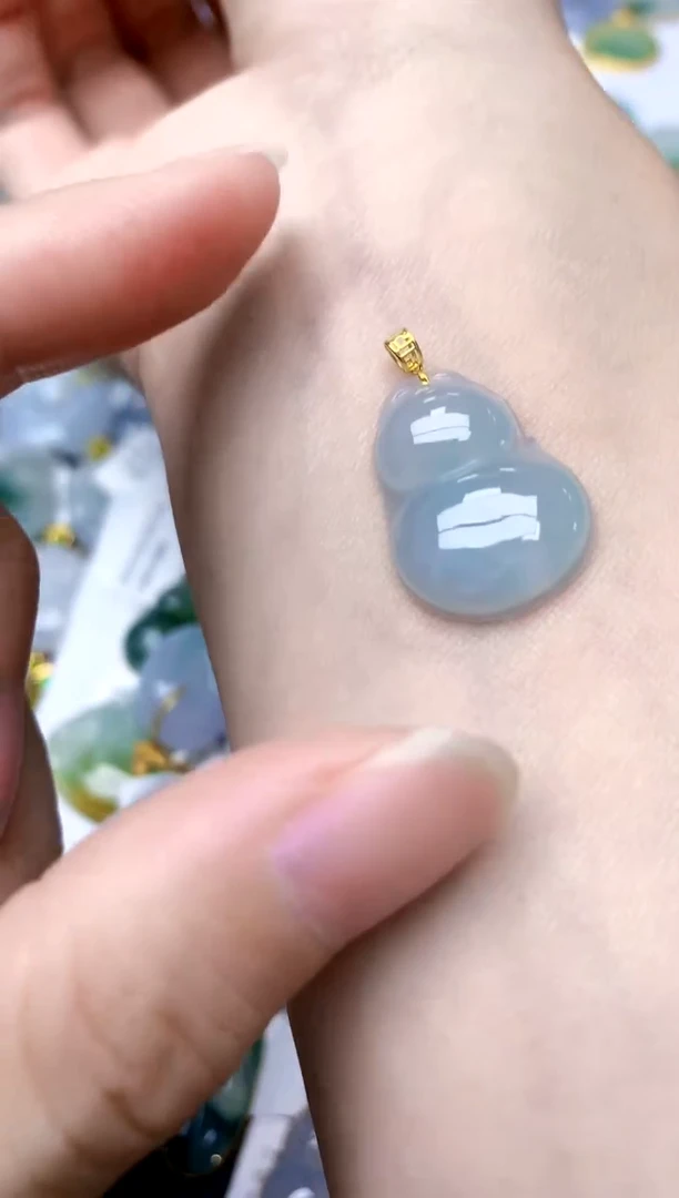 颈饰18K金镶嵌翡翠天然A货翡翠