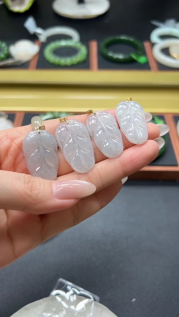 颈饰18K金镶嵌翡翠叶子吊坠多样性发一 31*18*3