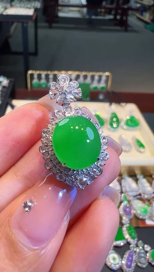 【闪购商品】翡翠吊坠(不含链)18K金镶嵌翡翠