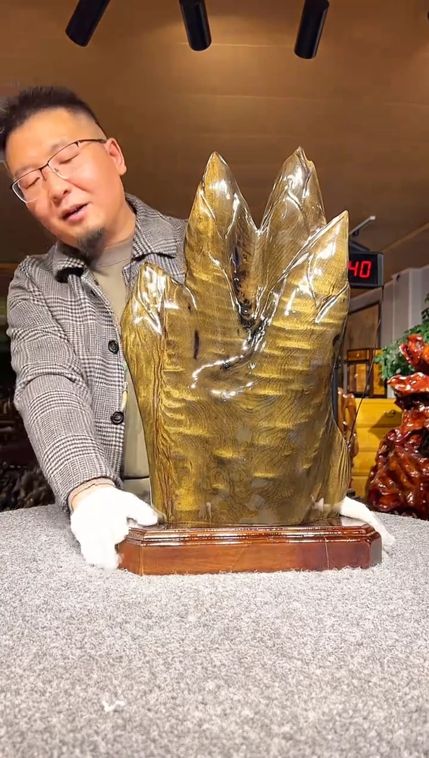 金丝楠木雕款阿*金丝楠木摆件