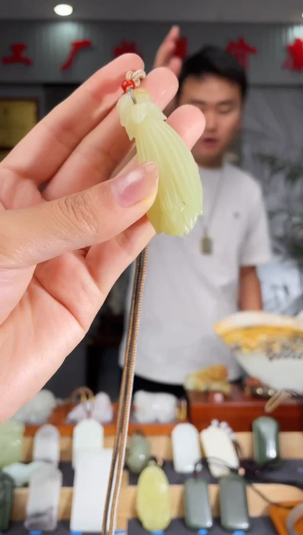 和田玉未镶嵌颈饰1