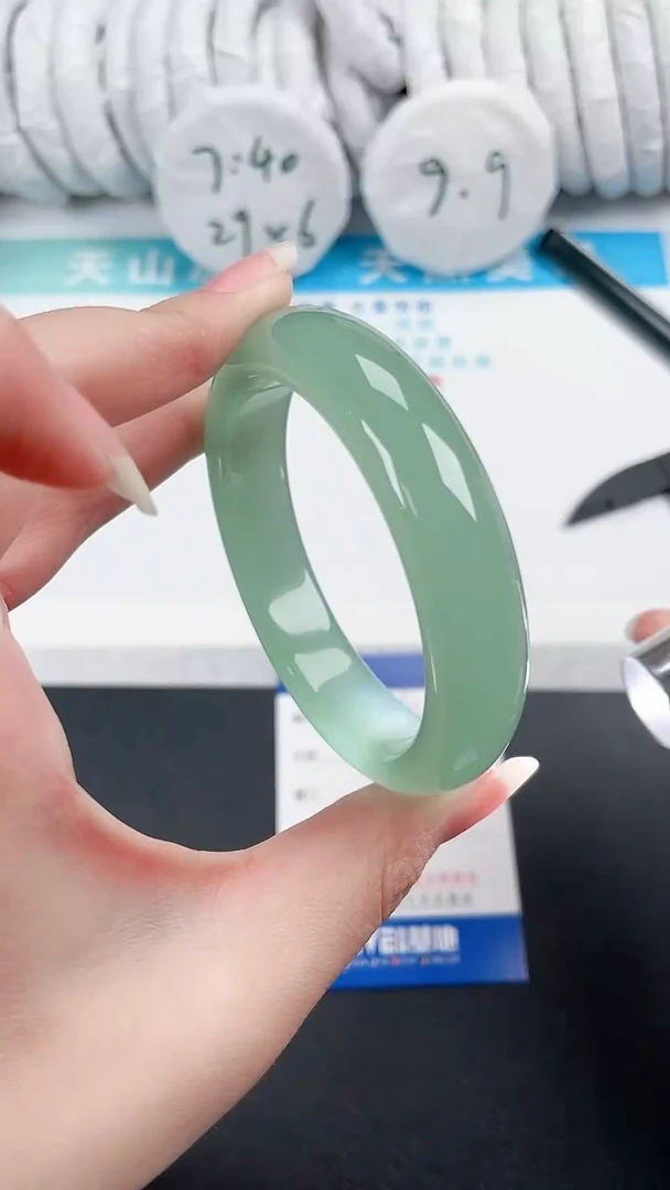 【闪购商品】石英质玉手镯未镶嵌24-56.3