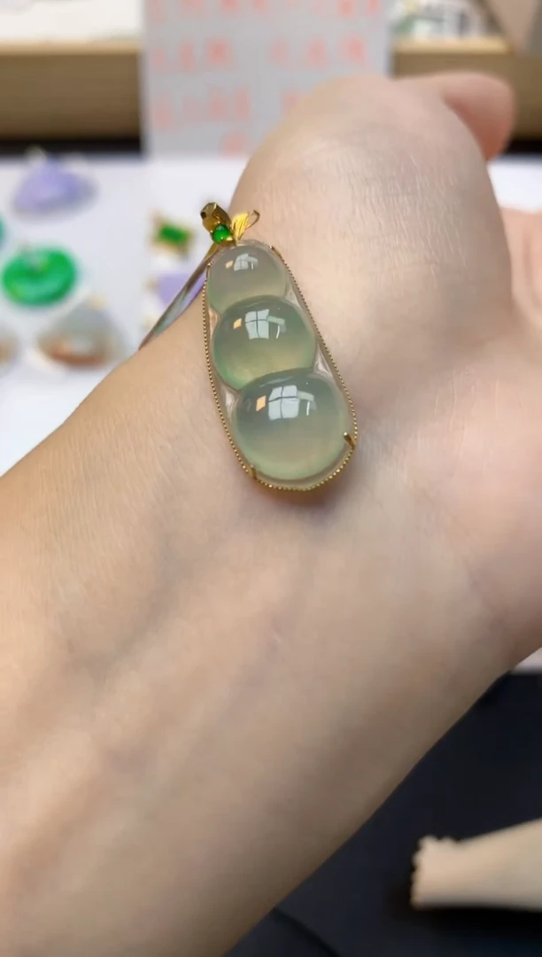 颈饰18K金镶嵌翡翠天然缅甸A货翡翠
