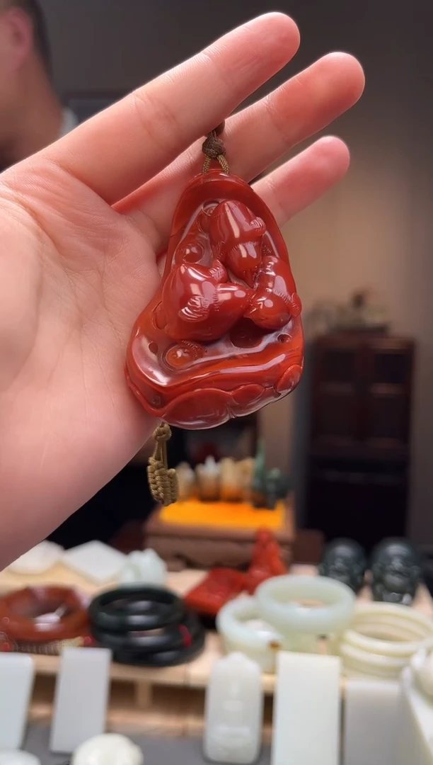 颈饰未镶嵌南红玛瑙三***舍吊坠