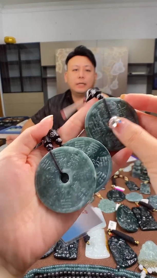 颈饰未镶嵌翡翠 多样性发其一