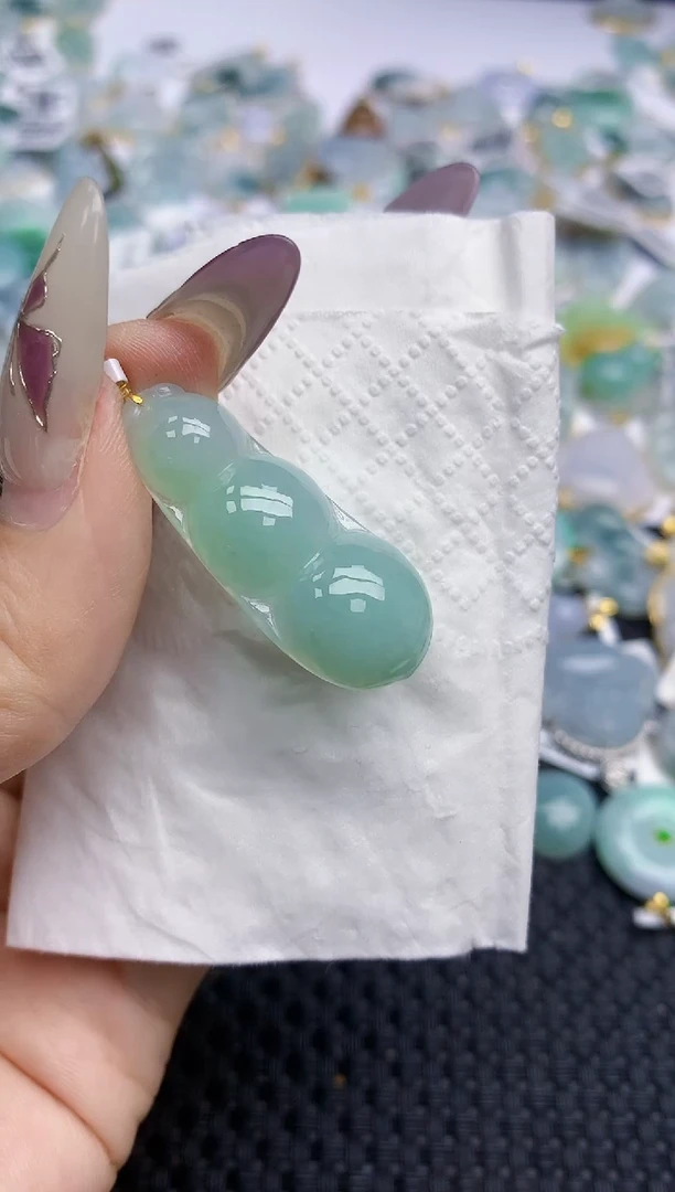 翡翠挂件18K金镶嵌天然翡翠A货