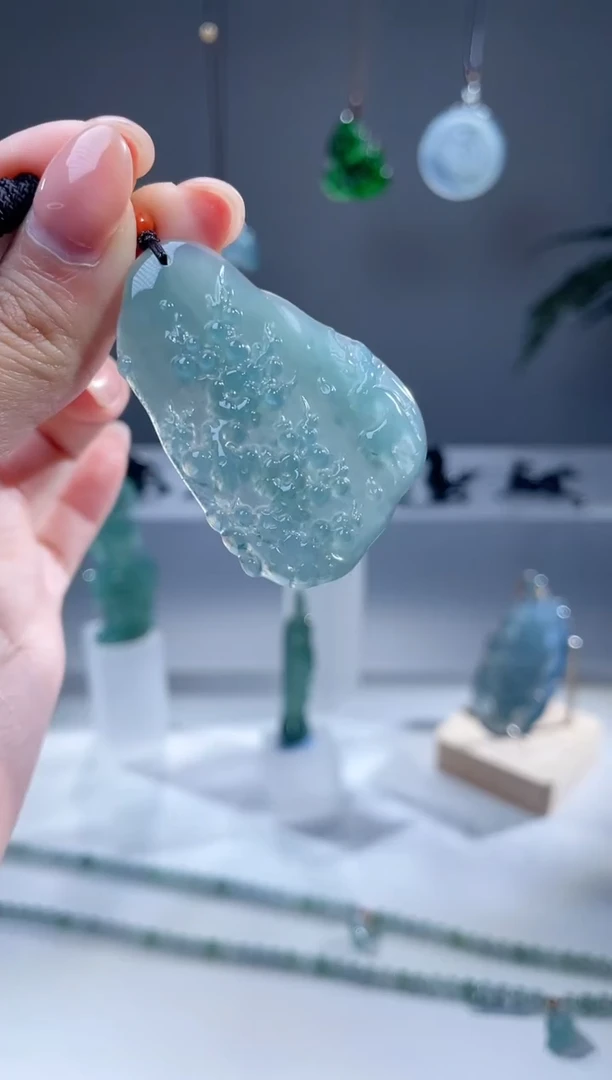 【闪购商品】翡翠颈饰未镶嵌天然A货翡翠梅花牌