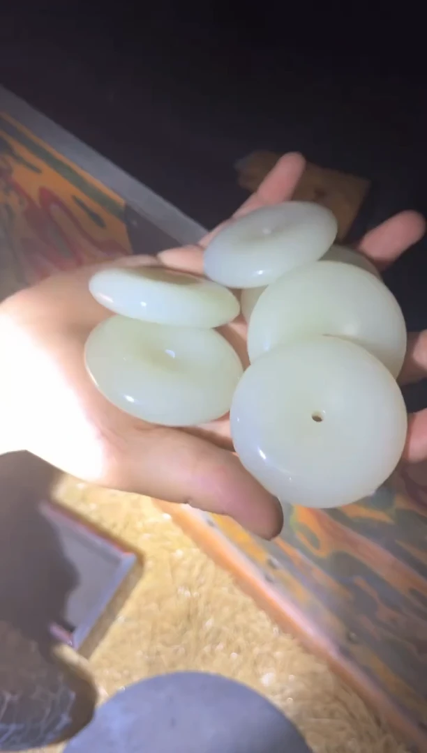 和田玉未镶嵌吊坠(不含链)平安扣一个