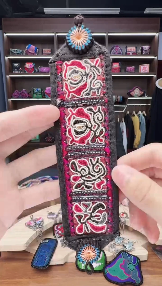 织绣54蒙阿苏苗绣传承店