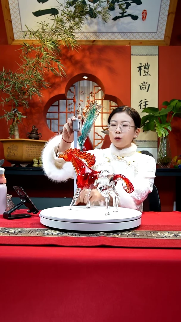 手工艺品琉璃红马