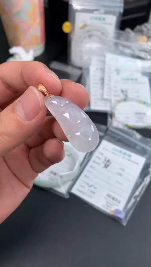 颈饰18K金镶嵌翡翠48小时鉴赏期 退货不扣服务费