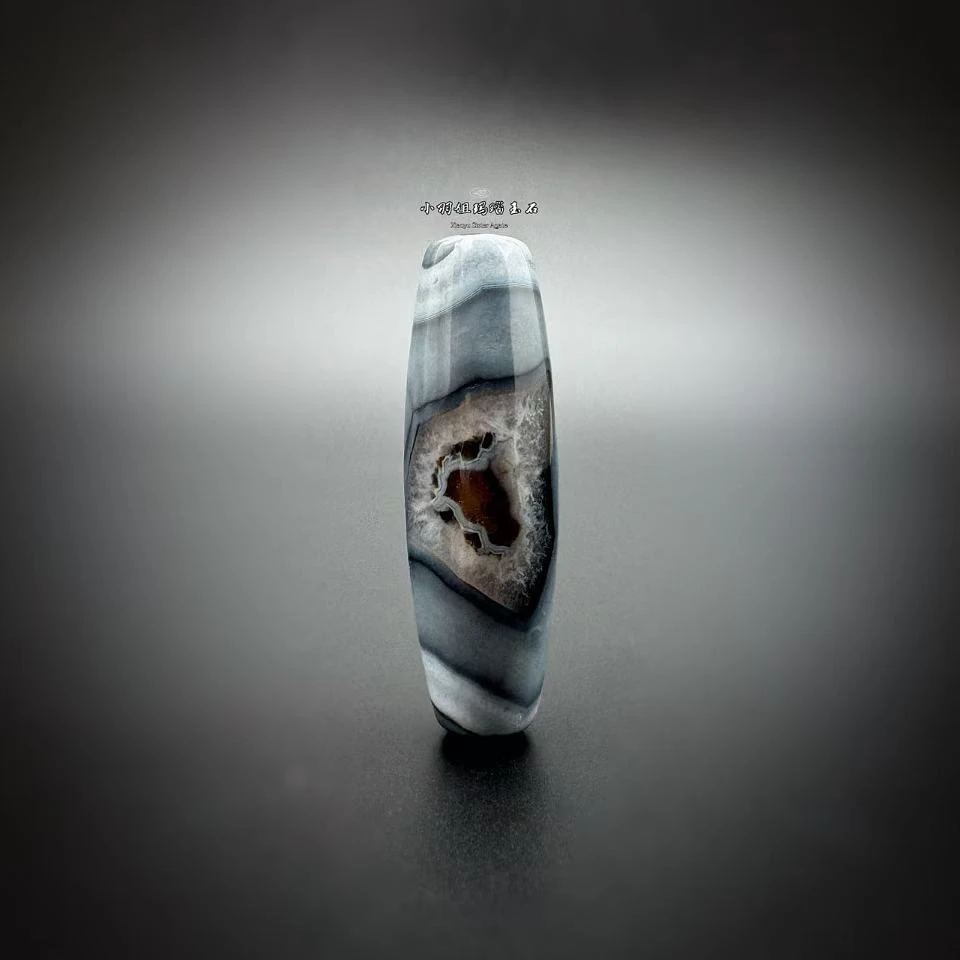 蓝沁冰晶天圆地方蓝火焰玛瑙象形靠山纹 尺寸 39.9*12.6