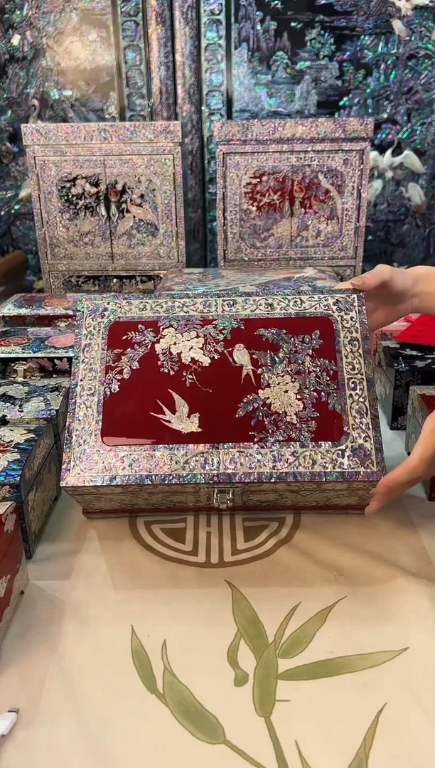 鱼锁绒布底·弘贝雅螺钿漆器文化馆