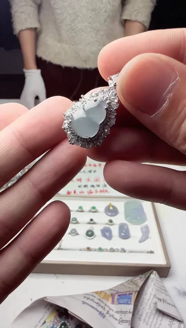 【闪购商品】翡翠吊坠(赠链)银S925镶嵌多样性发货只发一件006