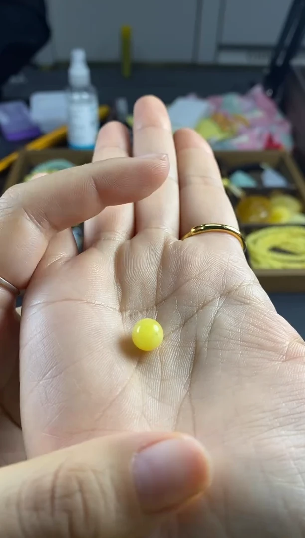 蜜蜡吊坠(不含链)未镶嵌牵***光蜜蜡卡8珠子