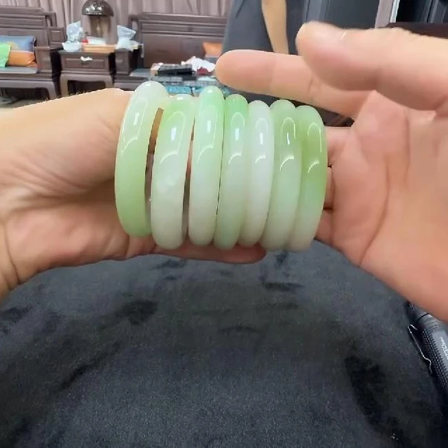 【老郑家】和田玉手镯一支 (多样性发1件) 微白花