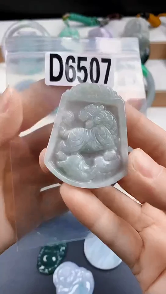 颈饰未镶嵌翡翠天然翡翠吊坠挂件