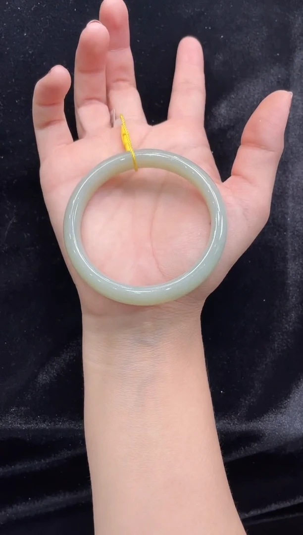 和田玉手镯未镶嵌新疆且末料青白玉57圈口上等和田玉手镯女