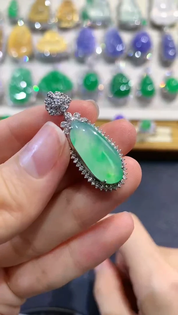 【闪购商品】翡翠吊坠(不含链)18K金镶嵌e25