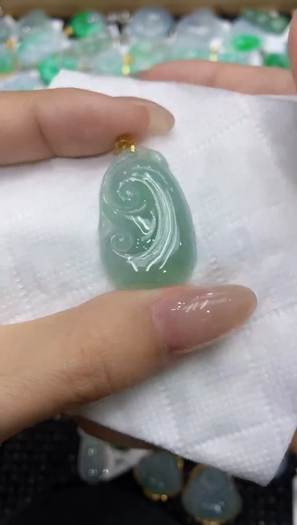 翡翠18K金镶嵌颈饰111111111111