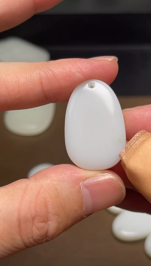 颈饰未镶嵌和田玉4 通