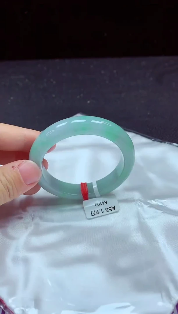 【闪购商品】翡翠手镯未镶嵌镯子55+