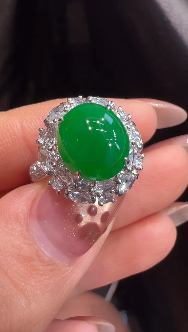 18K金镶嵌戒指翡翠戒指