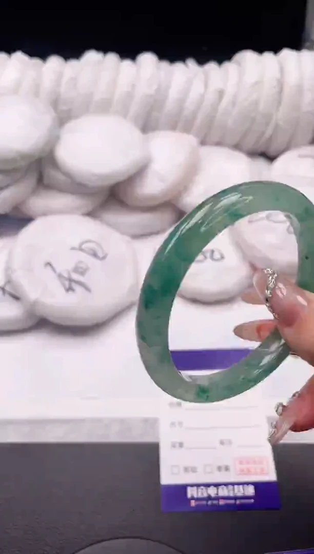 【闪购商品】石英质玉手镯未镶嵌6K370-60