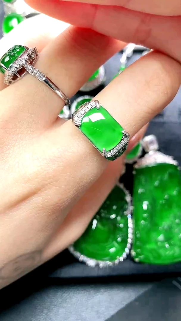 【闪购商品】翡翠戒指银S925镶嵌马鞍戒