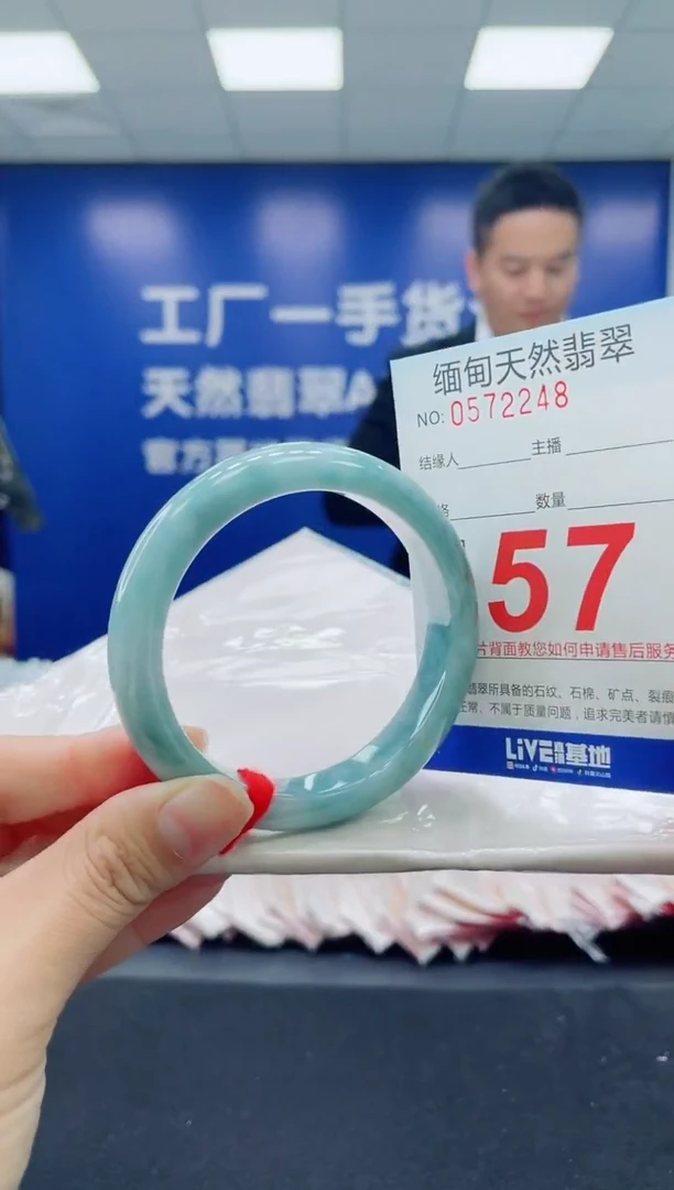 未镶嵌手镯翡翠天然翡翠手镯