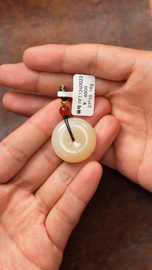 颈饰未镶嵌和田玉蓝**莉FF  吊坠