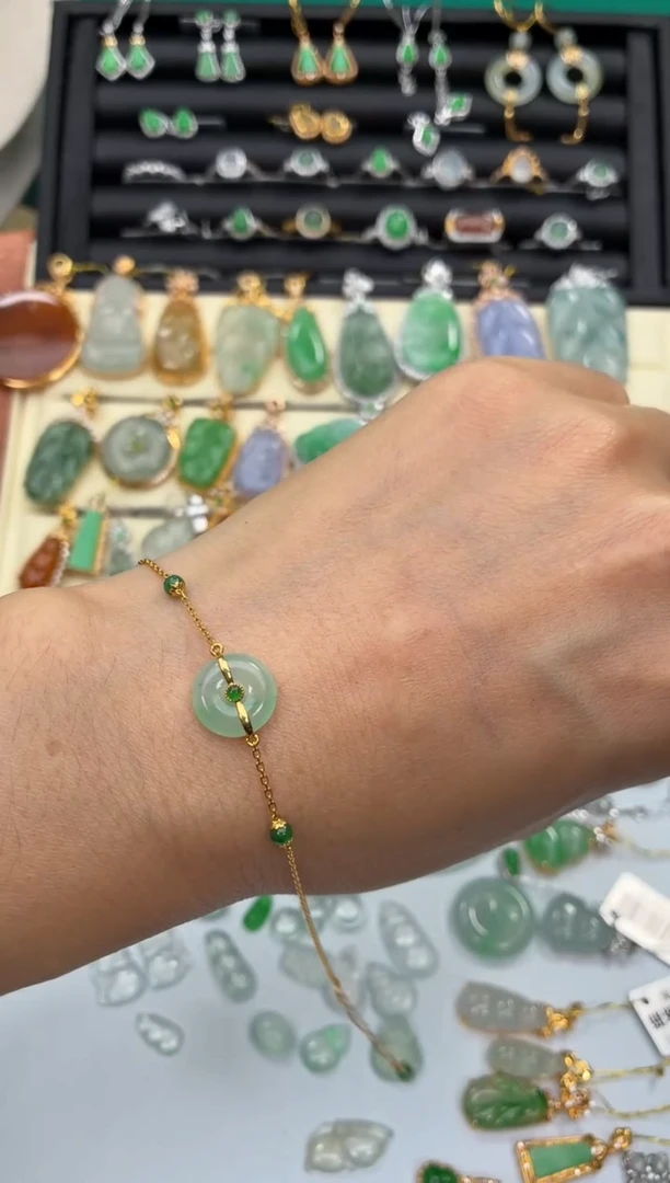 颈饰18K金镶嵌翡翠天然翡翠A货